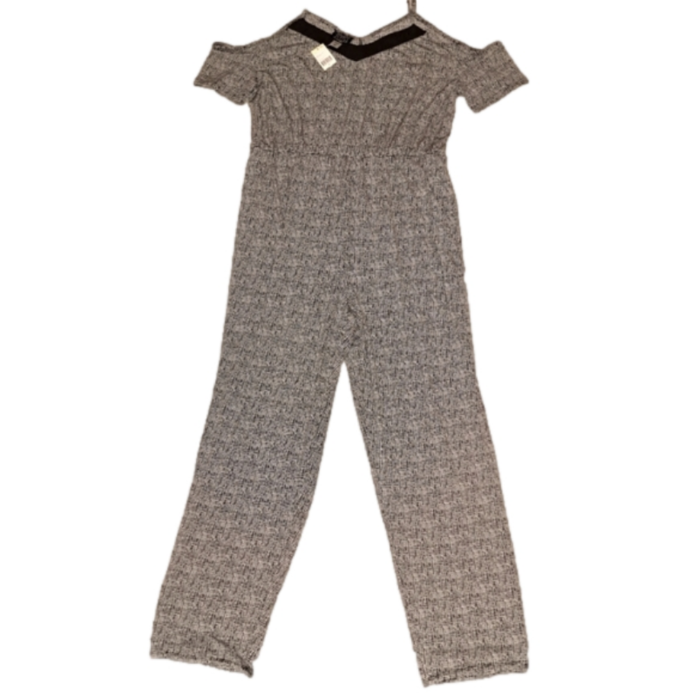 Women's Simply Styled szXL cold shoulder jumper. NWT